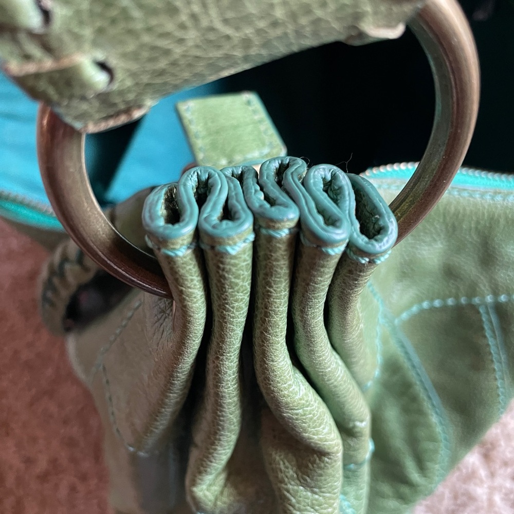 Isabella Fiore Rare Love Peace Dove Bag - Picture 13 of 13